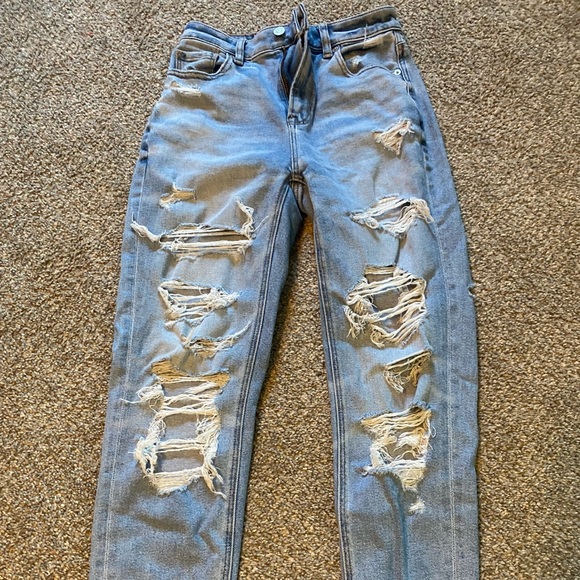 American eagle ripped mom jeans - Picture 2 of 4